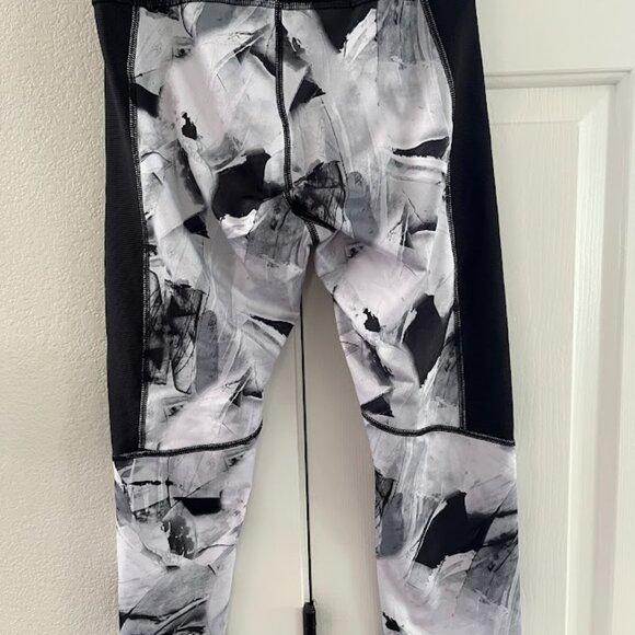 Mid Rise Yoga Pants - Picture 2 of 3